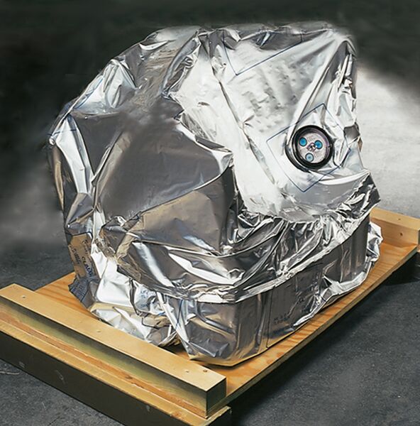 Industriegut in Aluminiumverpackung mit integriertem Feuchtigkeitssensor zur Überwachung von Feuchtigkeit und zum Schutz vor Korrosion während Lagerung und Transport.